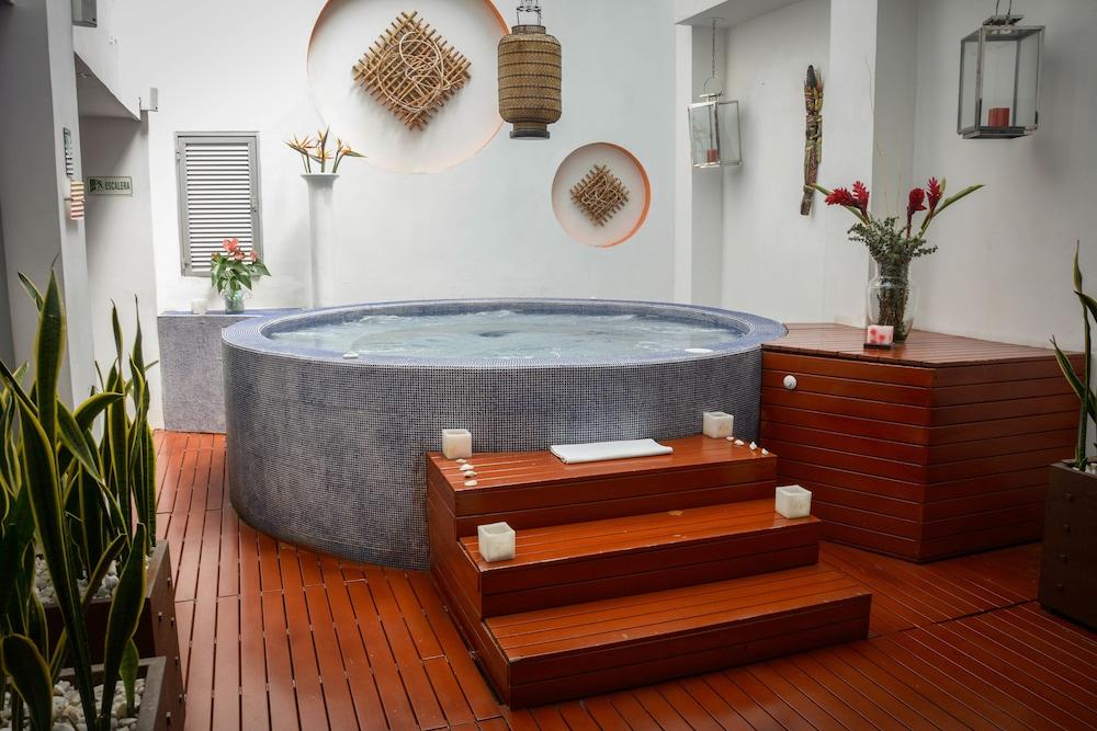 Zi One Luxury Hotel